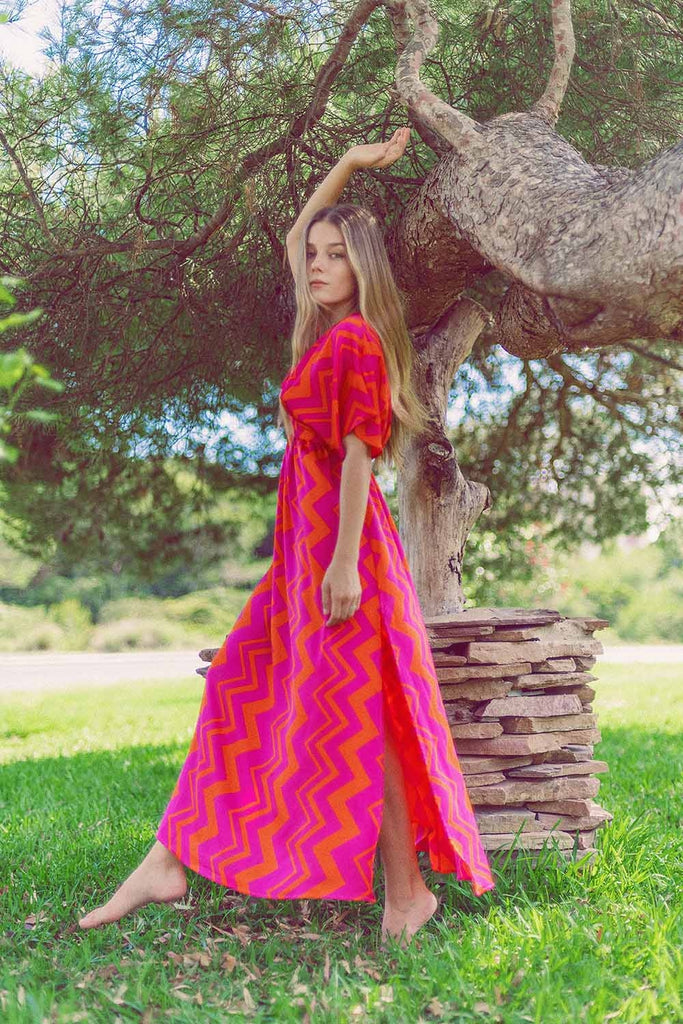 Q2 Maxi V-neck Dress Cinched At The Waist In Zig-Zag Fuchsia Orange Print