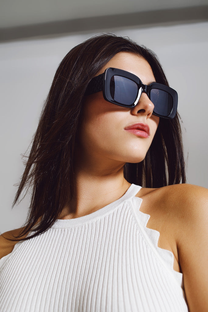 Q2 Oversized Oval Sunglasses With Side Detail in Black