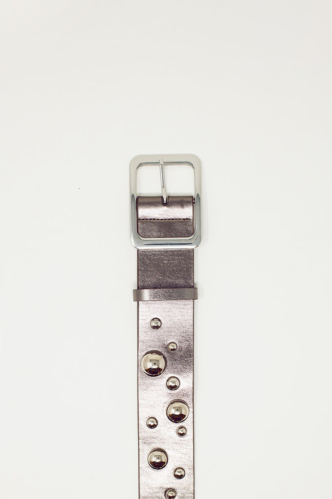 Q2 silver belt with metallic bubble applications
